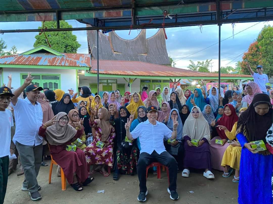 Caleg) DPR RI dapil Sumatera Barat (Sumbar) II Erizal Chaniago  bersama masyarakat LUak Limopuluah